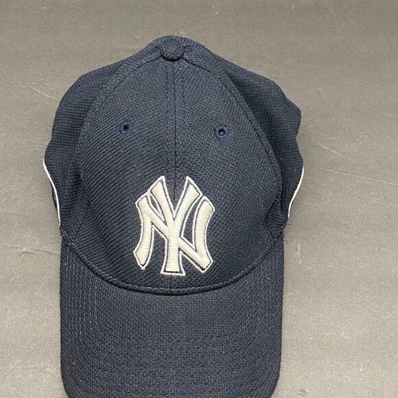 New York Yankees Ball Hat Cap Navy New Era Fitted Medium - Large MLB Baseball - Picture 7 of 11
